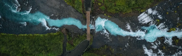 Karsten Winegeart - Un pont vu du ciel